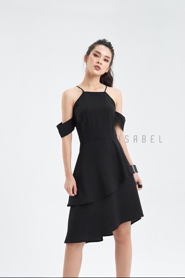 Bộ đồ tối màu của Isabel