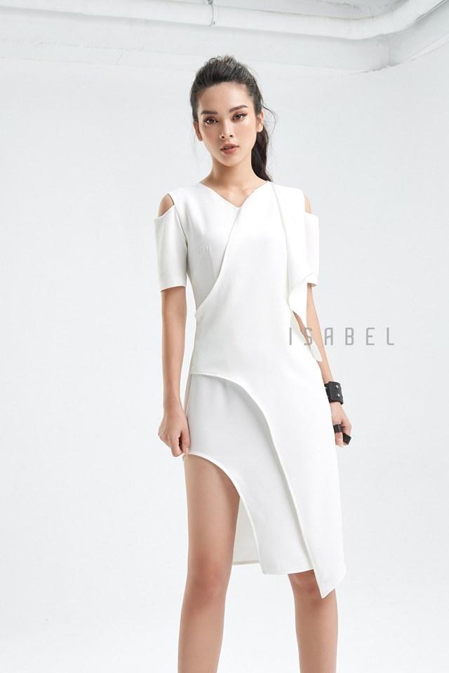 Bộ đồ tối màu của Isabel