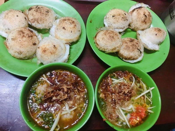 banh can - chung house