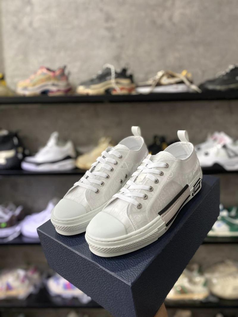 Cường sneaker