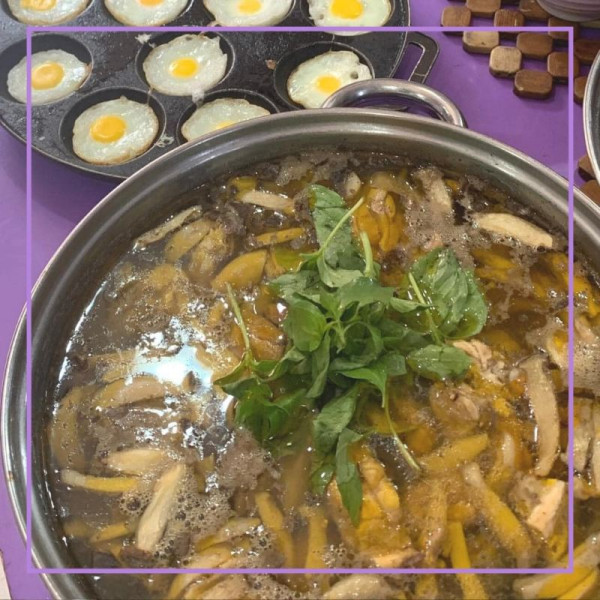 Tam Gia Quanin Chicken Hotpot E-lehtien lehdillä