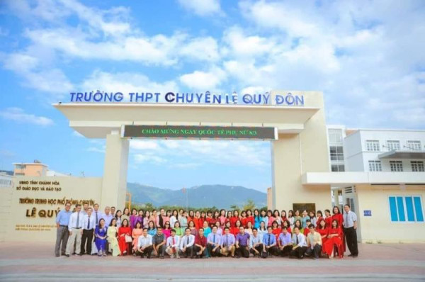 Le Quy Donin lahjakkaiden lukio - Khanh Hoa