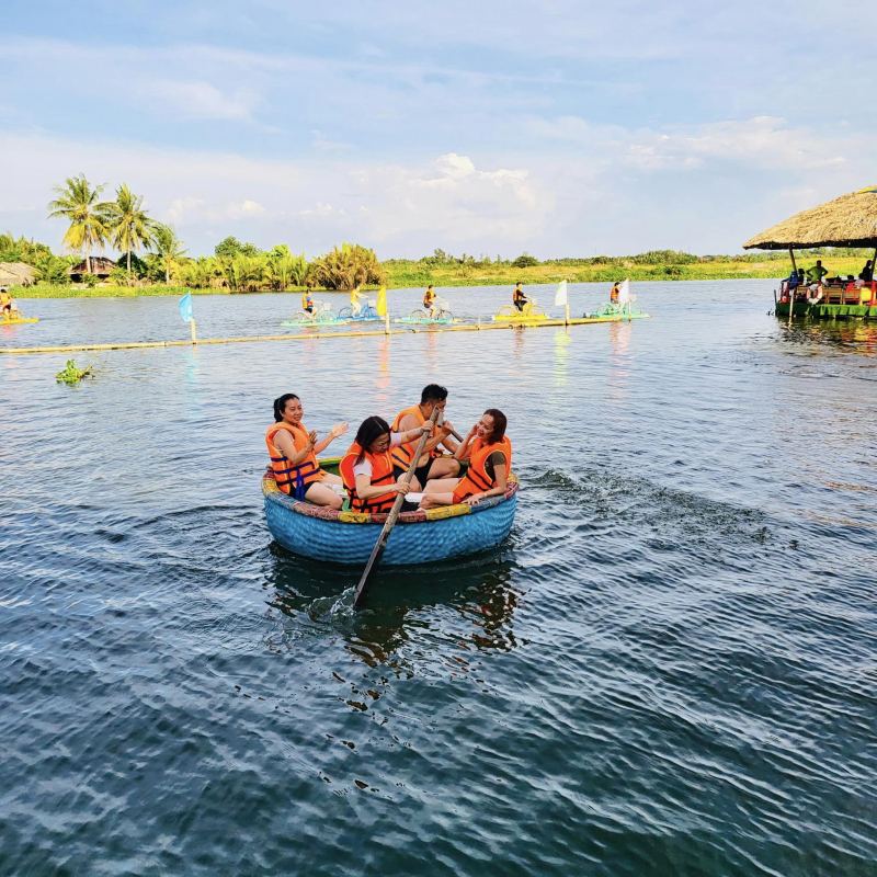 Làng du lịch sinh thái Tre Việt