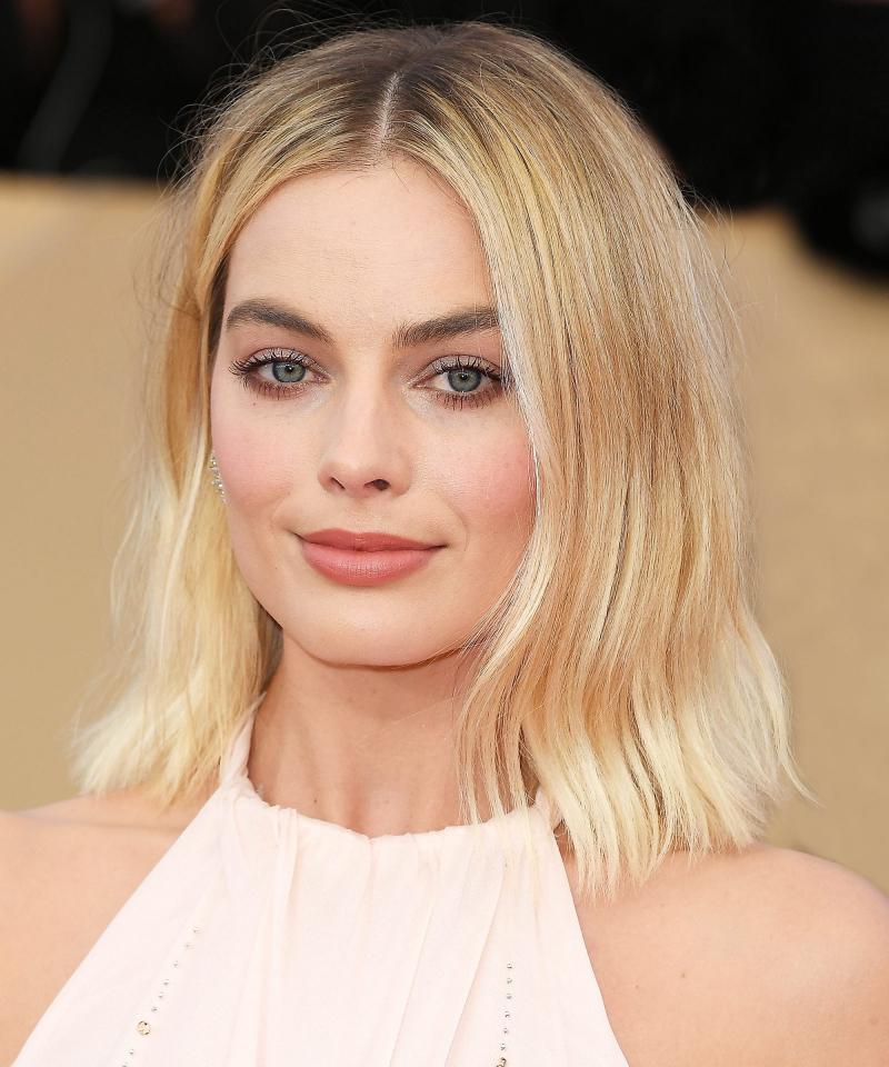 Margot Robbie có thần thái vô cùng quyến rũ và quyến rũ.