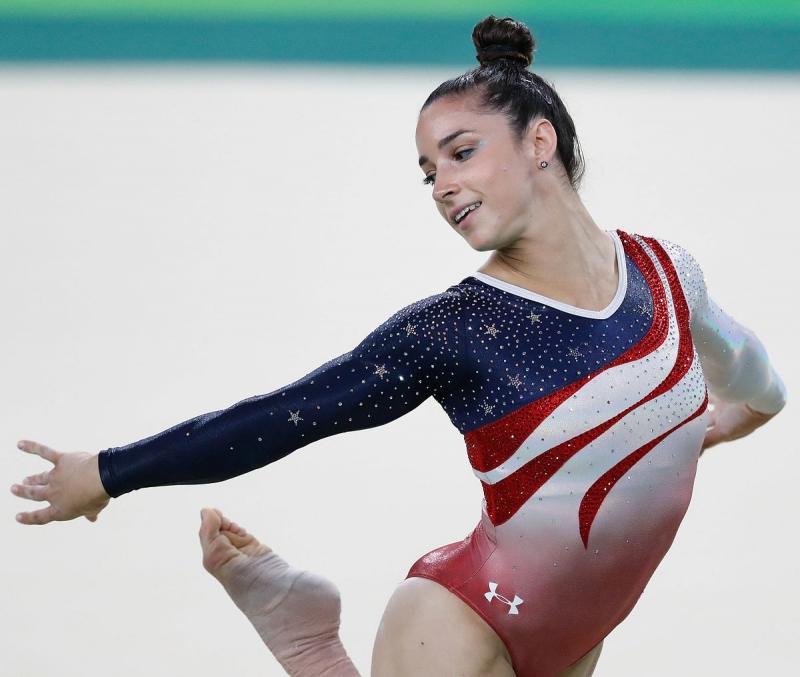 Aly Raisman là người hùng của đội tuyển thể dục dụng cụ Hoa Kỳ tại Thế vận hội.