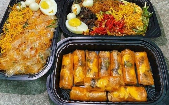 Bánh tráng trộn - Cốc thủy tinh ép trái cây